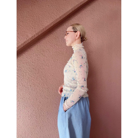 RATA❤️M＆L❤️型崩れしにくい高収縮のメローシアートップス❤️アンティークフラワー❤️レトロアイボリー❤️古着にも 6枚目の画像