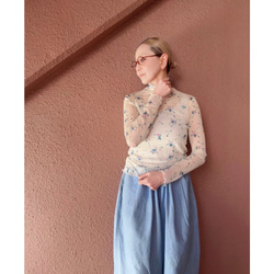 RATA❤️M＆L❤️型崩れしにくい高収縮のメローシアートップス❤️アンティークフラワー❤️レトロアイボリー❤️古着にも 4枚目の画像