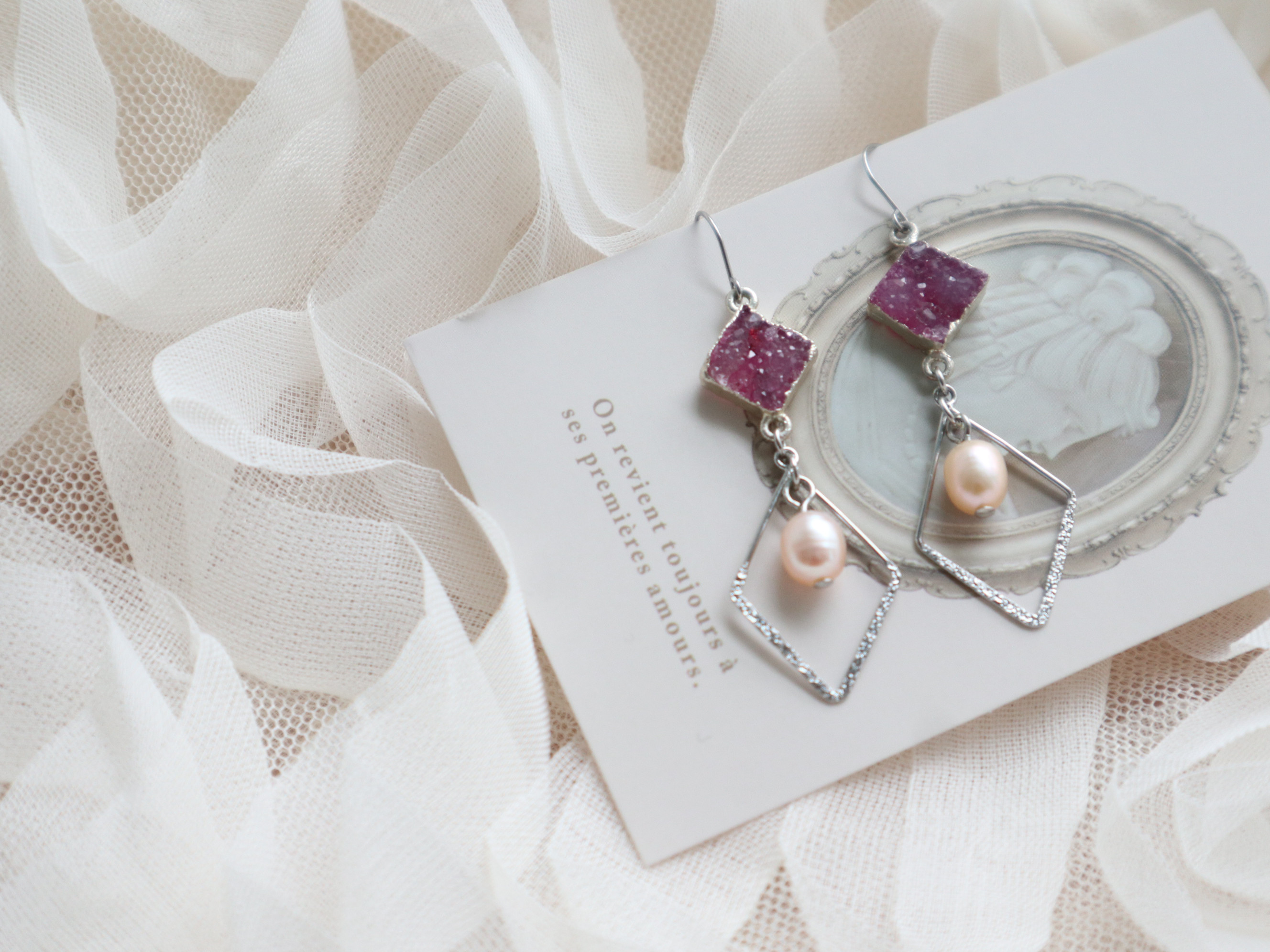 上品な輝き — ドゥルージーアゲート＆淡水パールピアス