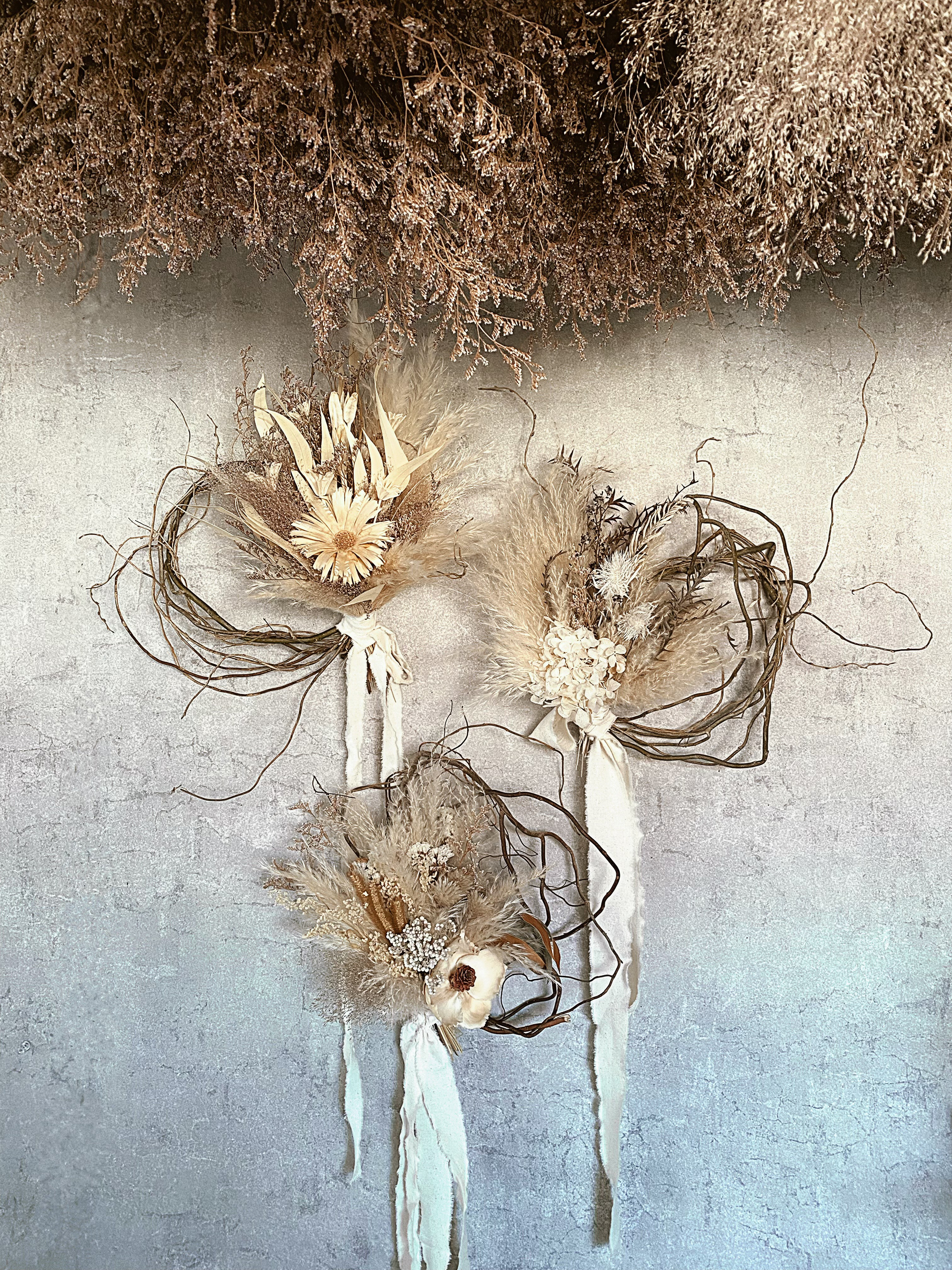 【雲竜柳の壁飾り】パームフラワーとライスフラワーと