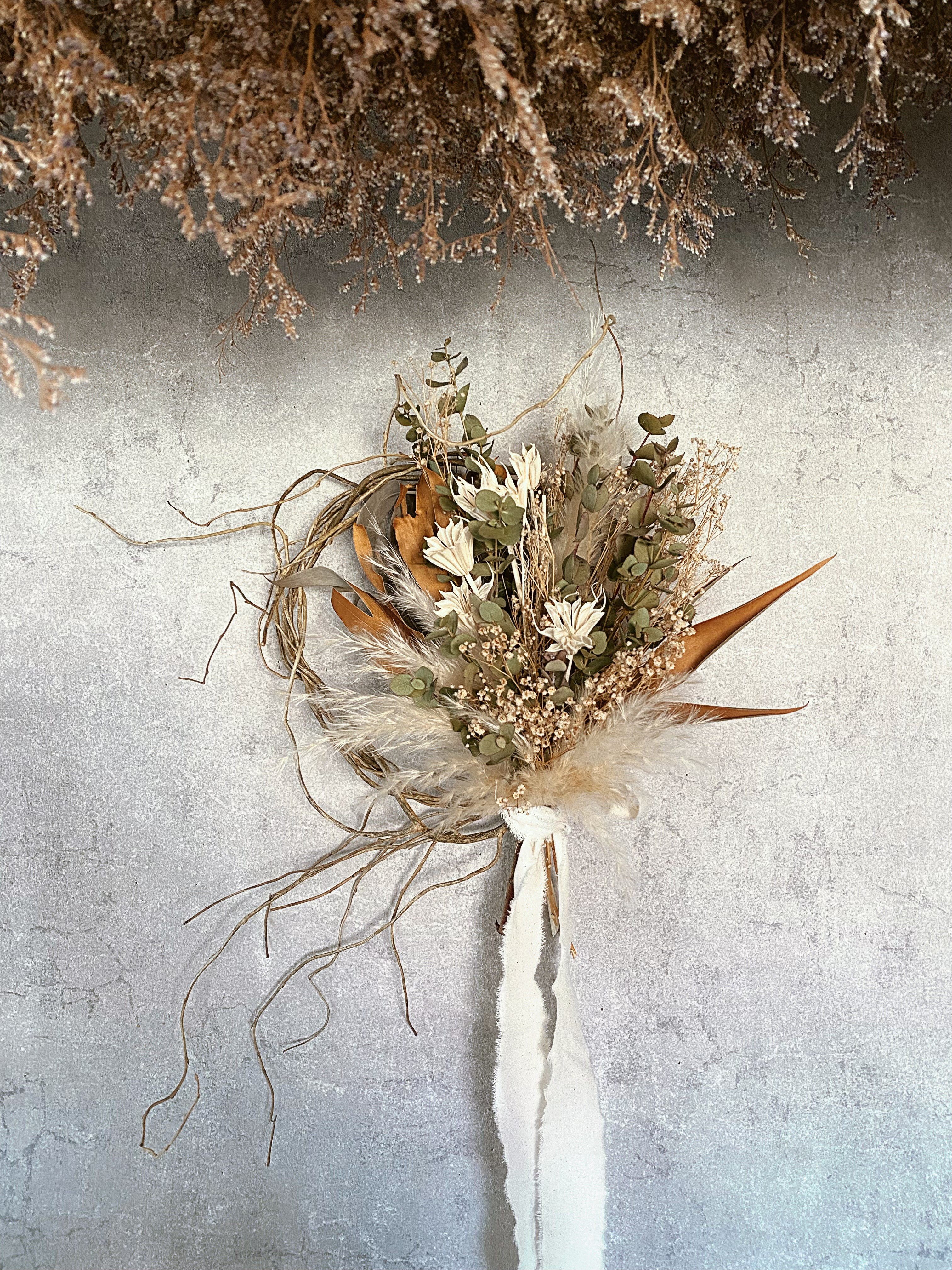 【雲竜柳の壁飾り】ユーカリとグレビレアと①