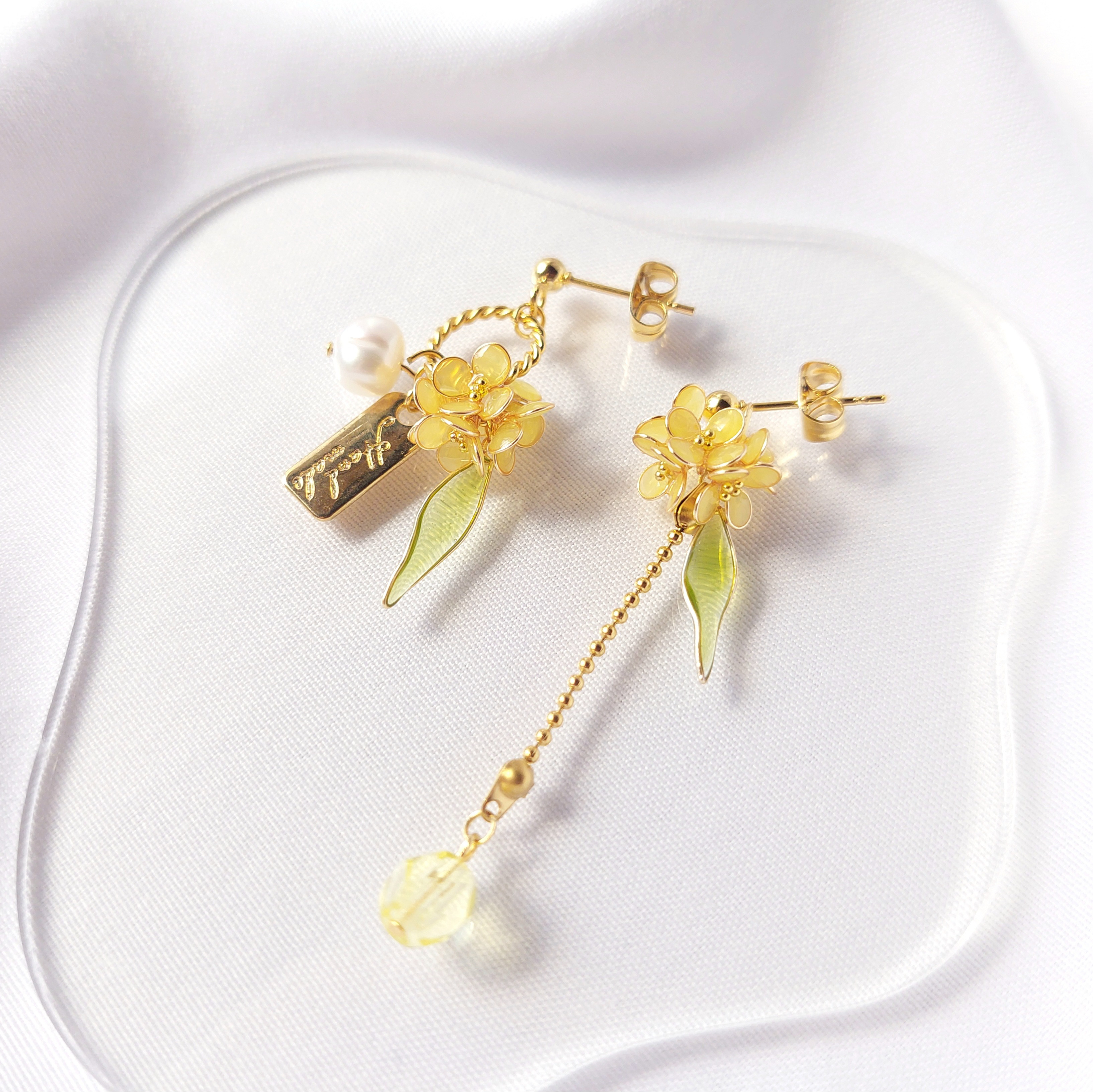【Saikaー彩華 ・菜の花】 ピアス/イヤリング 黄 アシンメトリー パール ギフト 4,565円