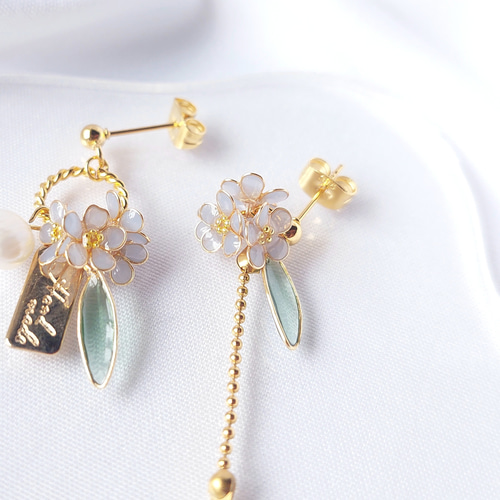 Saikaー彩華 ・勿忘草】 ピアス/イヤリング 水色 空色 アシンメトリー