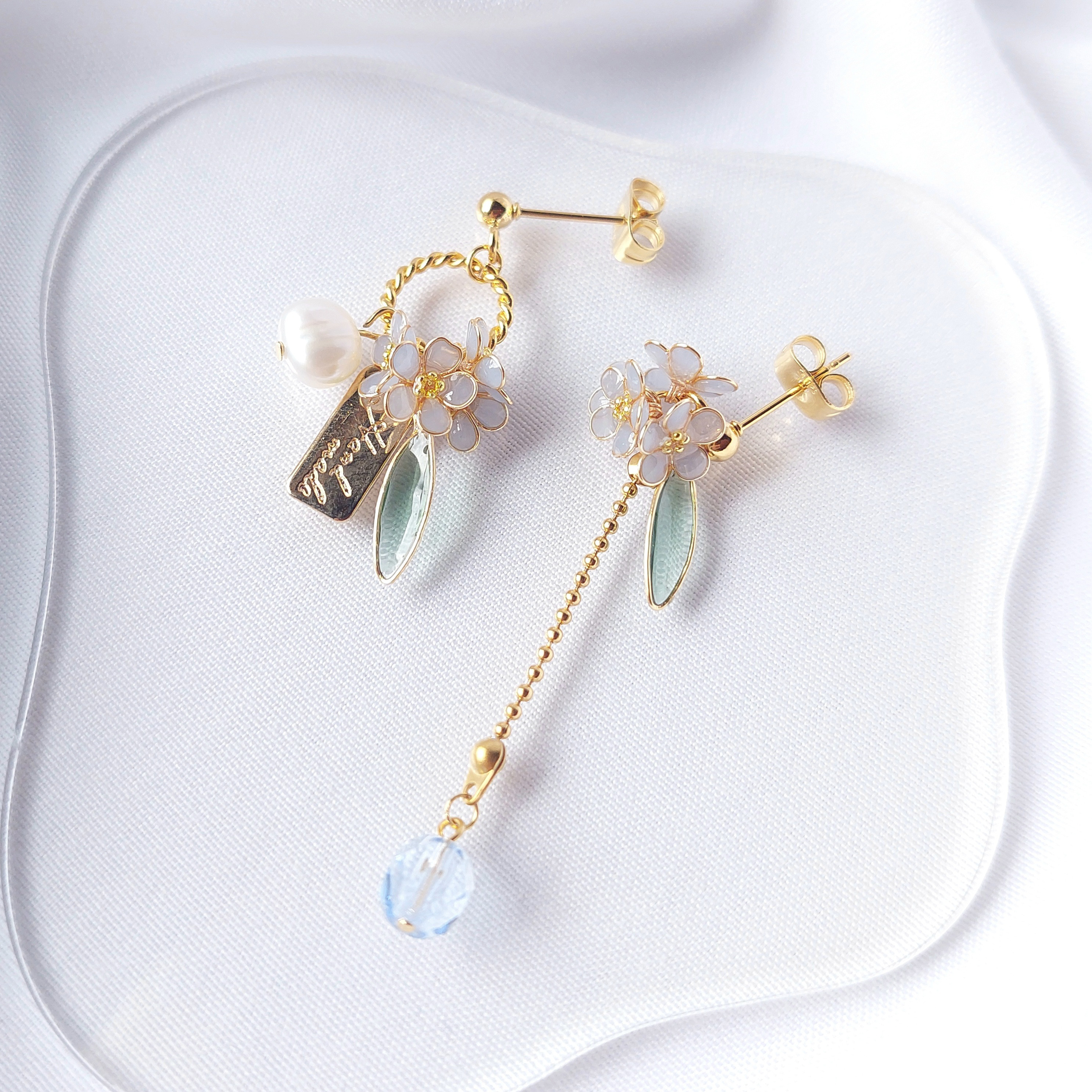 【Saikaー彩華 ・勿忘草】 ピアス/イヤリング 水色 空色 アシンメトリー パール ギフト わすれな草 ワスレナグサ