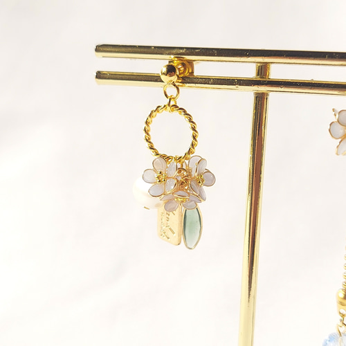 Saikaー彩華 ・勿忘草】 ピアス/イヤリング 水色 空色 アシンメトリー