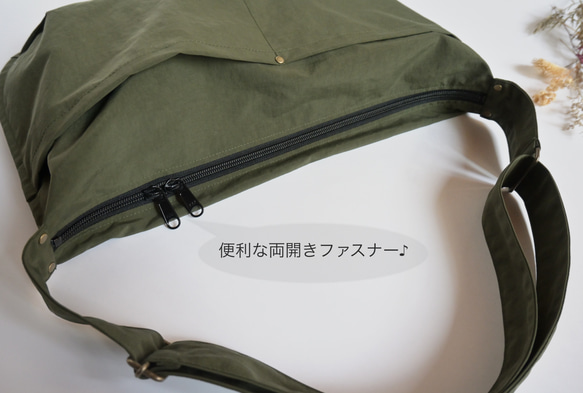 撥水加工＊超軽量　U字フォルムのショルダーバッグ♪ナイロンワッシャー♪オリーブ 4枚目の画像