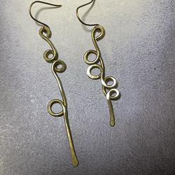 深海に沈みゆく泡　ピアス（イヤリング） 1枚目の画像