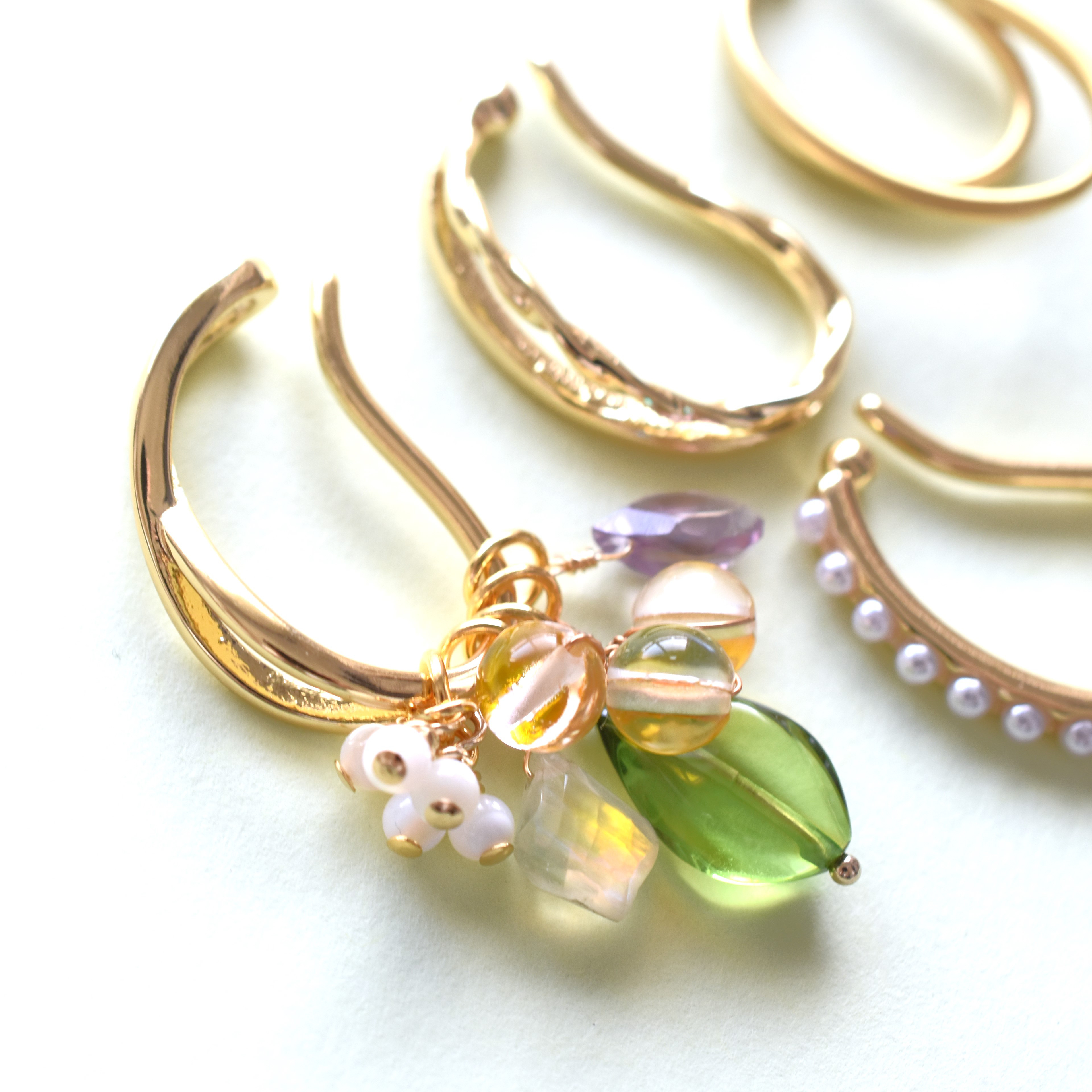 【金具選べる・片耳】ミモザイエロー　若葉アンバー　すずらん　6種　天然石チャーム　セット　イヤーカフ