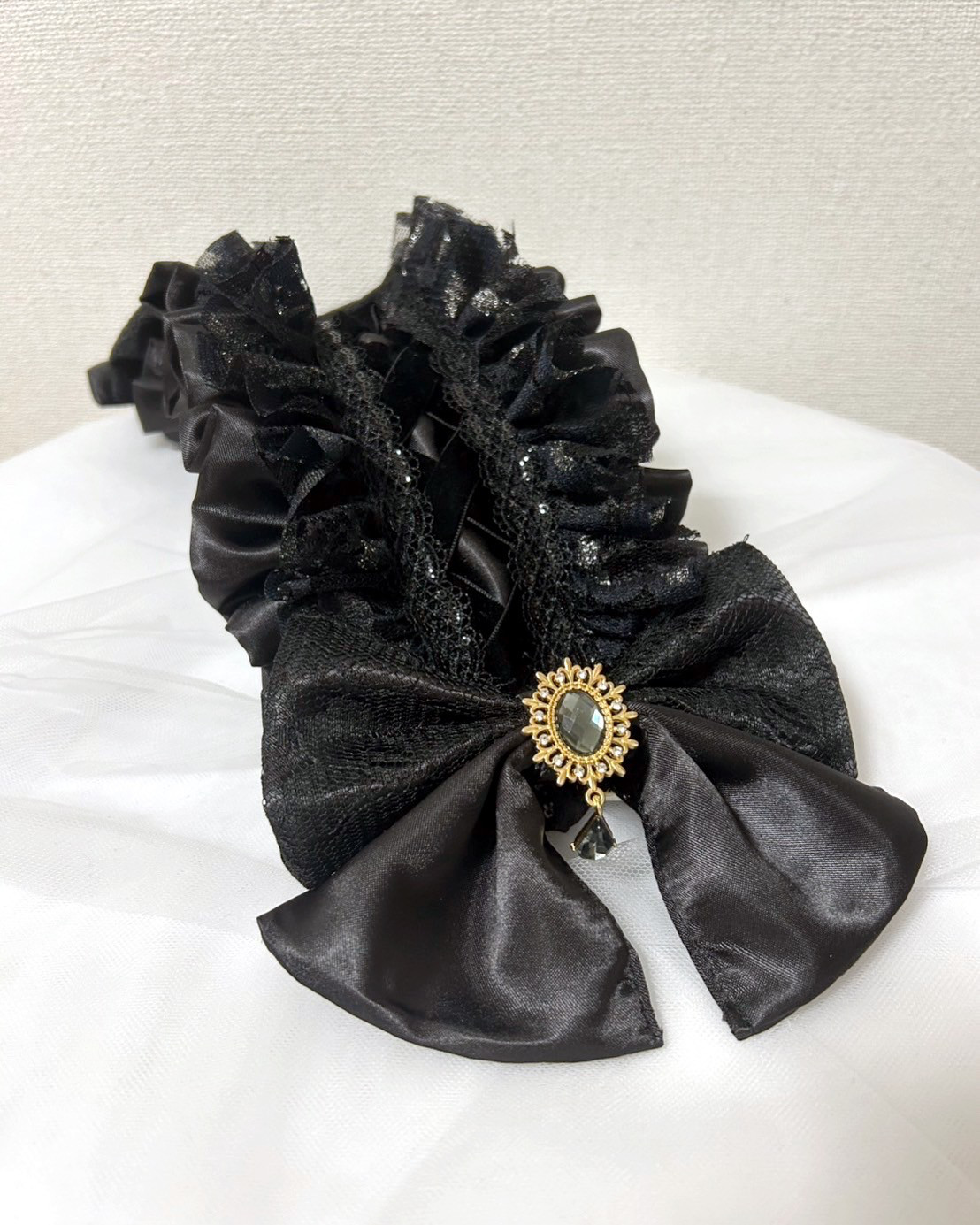 黒のフリルヘッドドレス