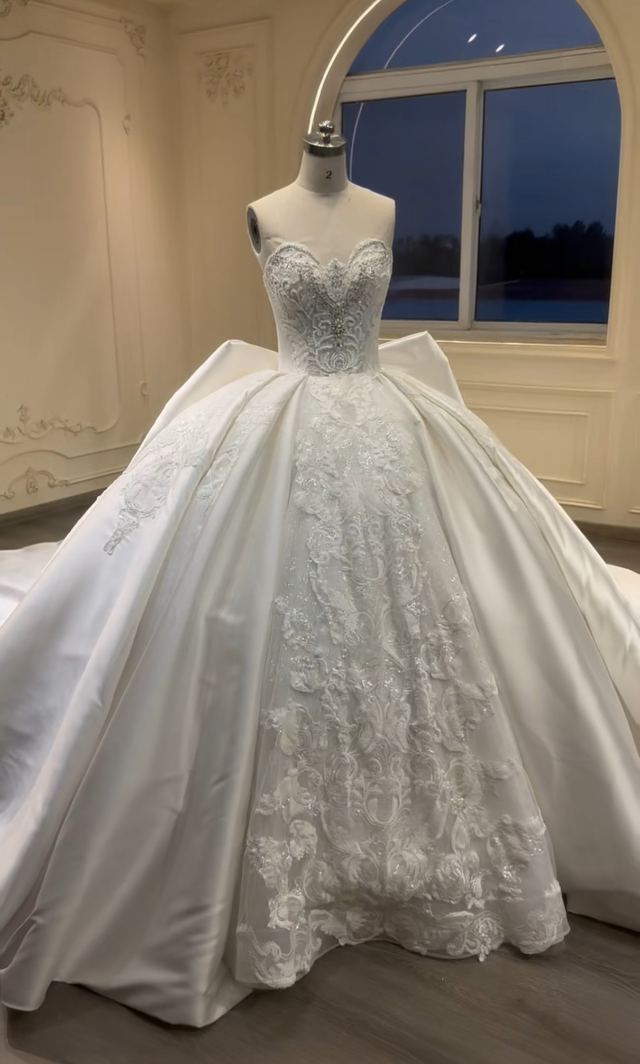 激売れ人気商品！マーメイドドレス　豪華　キラキラ　取り外し可能　華やかトレーン　爽やかな白　エレガントなシルエット披露宴