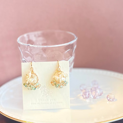 小さいブーケ　真っ白なお花たちとチェコガラスビーズの華やかイヤリング　ピアス 15枚目の画像