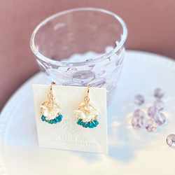 小さいブーケ　真っ白なお花たちとチェコガラスビーズの華やかイヤリング　ピアス 7枚目の画像