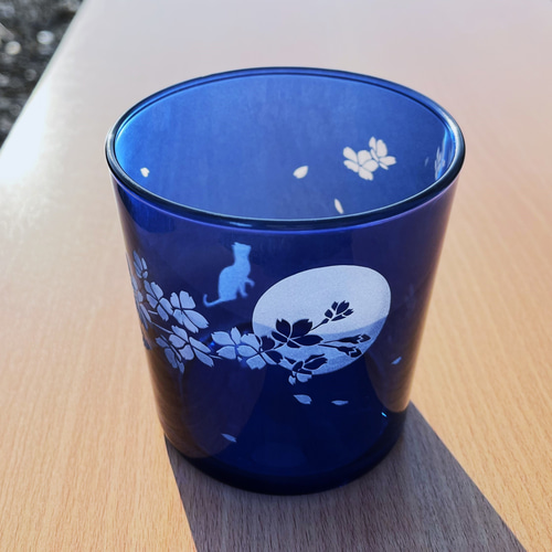 満月桜と猫」 青い夜桜ロックグラス グラス 秋月 -Akizuki- 通販
