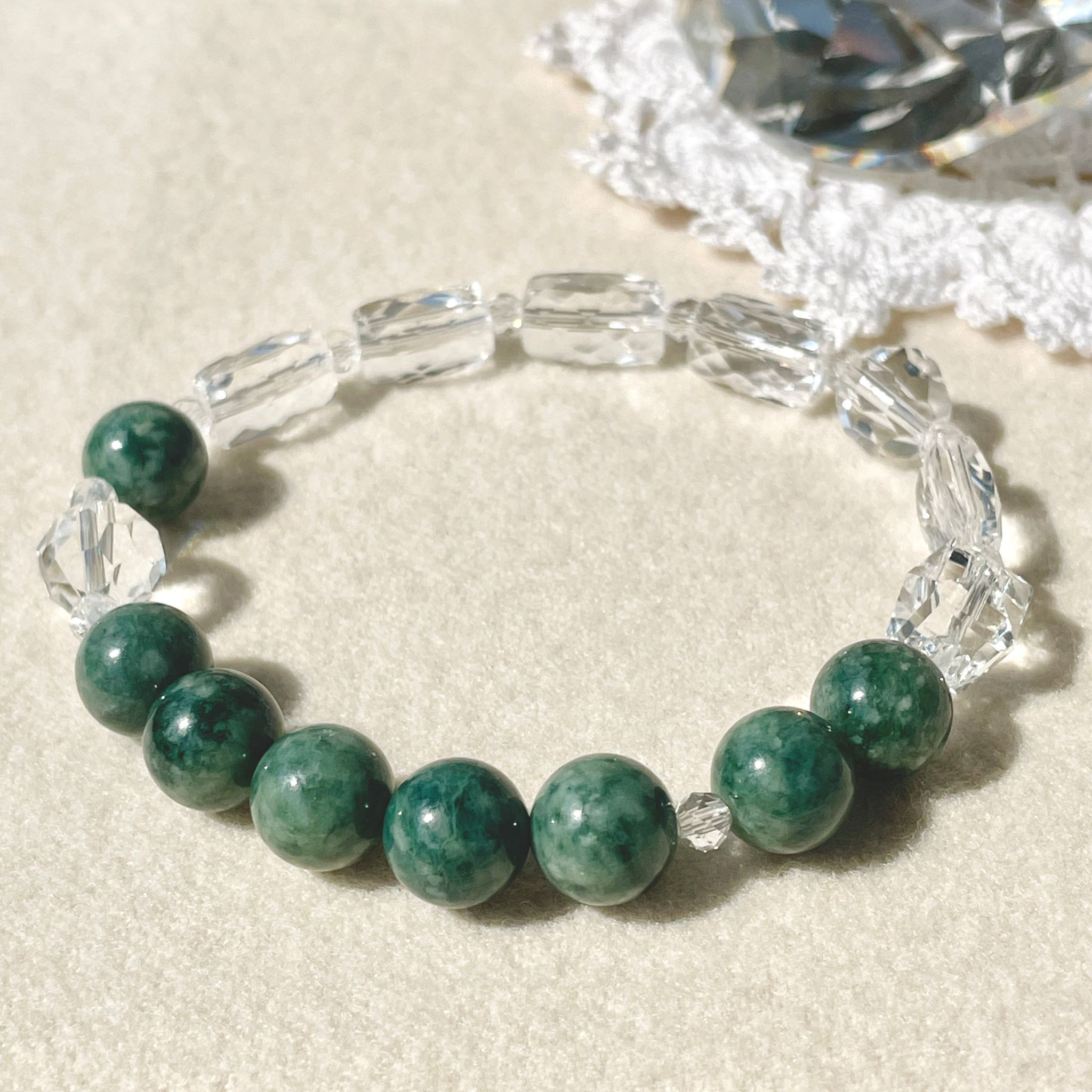 翡翠(ジェダイト)＋クリスタル(天然水晶)のブレスレット　jad-b-2503-06