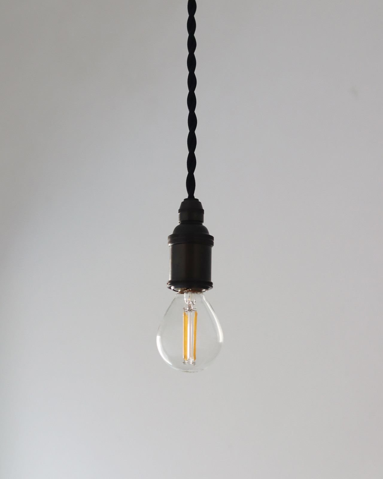 こぶりなE17黒染ソケット