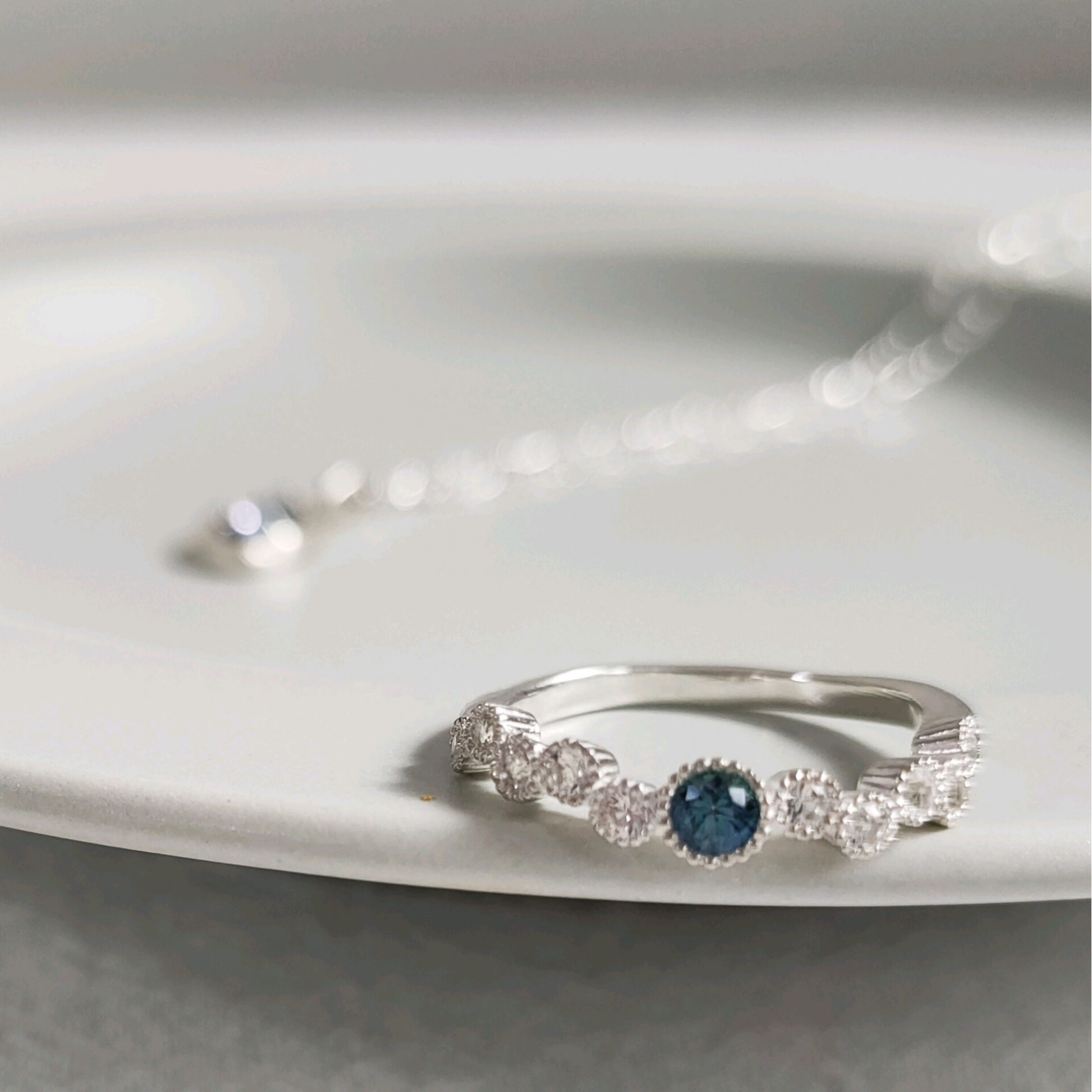 【一点物】8号 ハーフエタニティリング ミル打ち シルバー925 SV925 ミスティックトパーズ モダン 普段使い