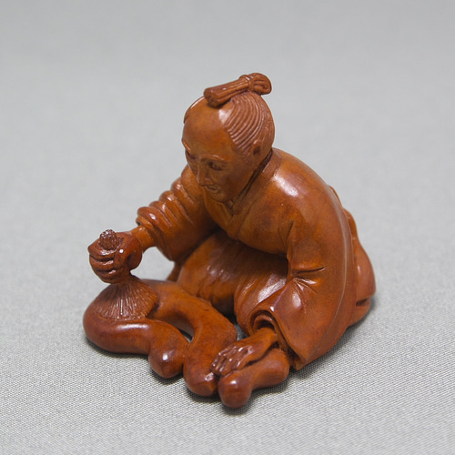 【根付】置き根付  高級天然素材  在銘  細密彫刻 『力士  関取  相撲』 Yahoo!オークション -「相撲」(東洋彫刻) (彫刻、オブジェ)の