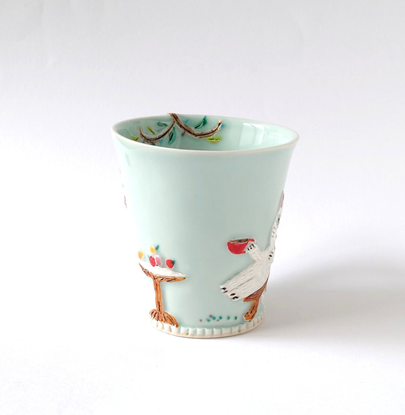 ネコさんのティータイムが楽しそう　ゆっくりティータイム（ネコと小鳥）マグカップ　磁器 3枚目の画像