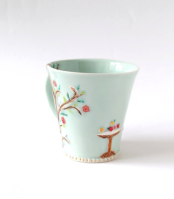 ネコさんのティータイムが楽しそう　ゆっくりティータイム（ネコと小鳥）マグカップ　磁器 4枚目の画像