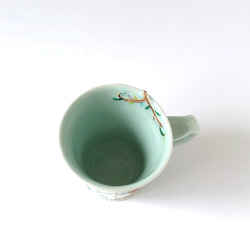 　ネコさんとカエルさんの追いかけっこ・・？　　ゆっくりティータイム（ネコとカエルとフクロウ）マグカップ　磁器 6枚目の画像