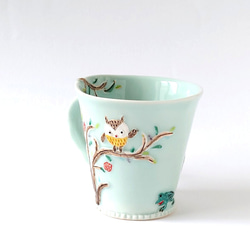 　ネコさんとカエルさんの追いかけっこ・・？　　ゆっくりティータイム（ネコとカエルとフクロウ）マグカップ　磁器 4枚目の画像