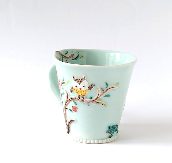 　ネコさんとカエルさんの追いかけっこ・・？　　ゆっくりティータイム（ネコとカエルとフクロウ）マグカップ　磁器 4枚目の画像
