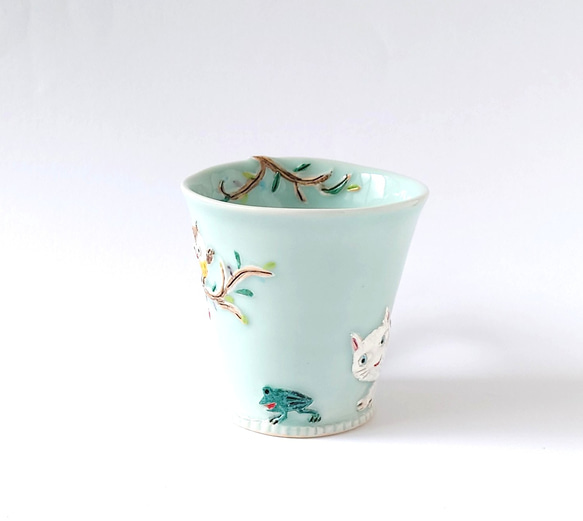 　ネコさんとカエルさんの追いかけっこ・・？　　ゆっくりティータイム（ネコとカエルとフクロウ）マグカップ　磁器 3枚目の画像