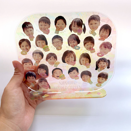 お菓子デザインの卒園記念品！顔写真コラージュ名入れアクスタ 全員