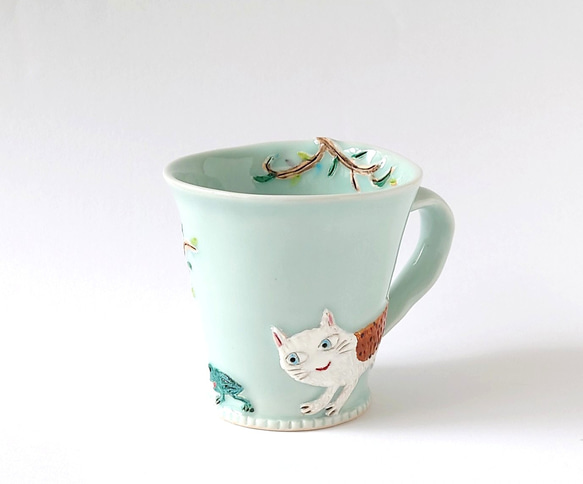 イヌさんとネコさん、道でバッタリ会う。　ゆっくりティータイム（イヌとネコと小鳥）マグカップ　磁器 13枚目の画像