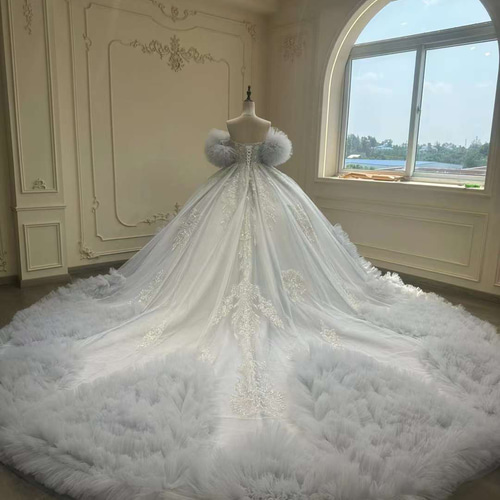 絶対後悔しない！カラードレス 可愛い プリンセスライン ボリューム 胸