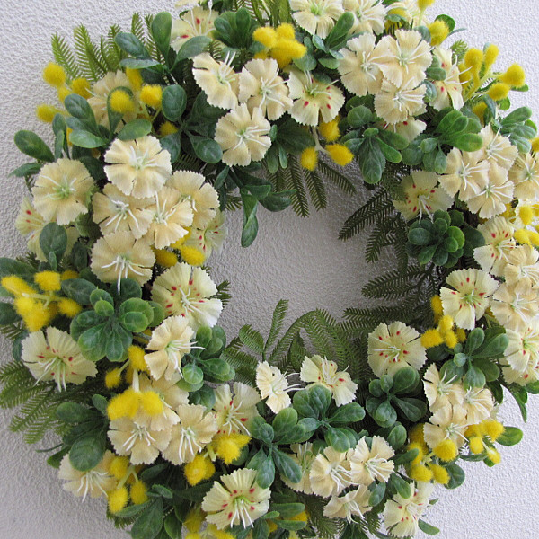 ミモザ・ナデシコ入り春リース　アーティフィシャルフラワー　直径約28cm　ｃｍwh151