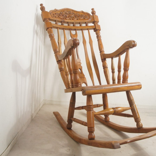 ゆったり座れる アンティーク調 ロッキングチェア 高級 マホガニー総