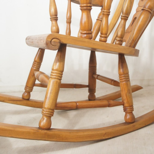 ゆったり座れる アンティーク調 ロッキングチェア 高級 マホガニー総