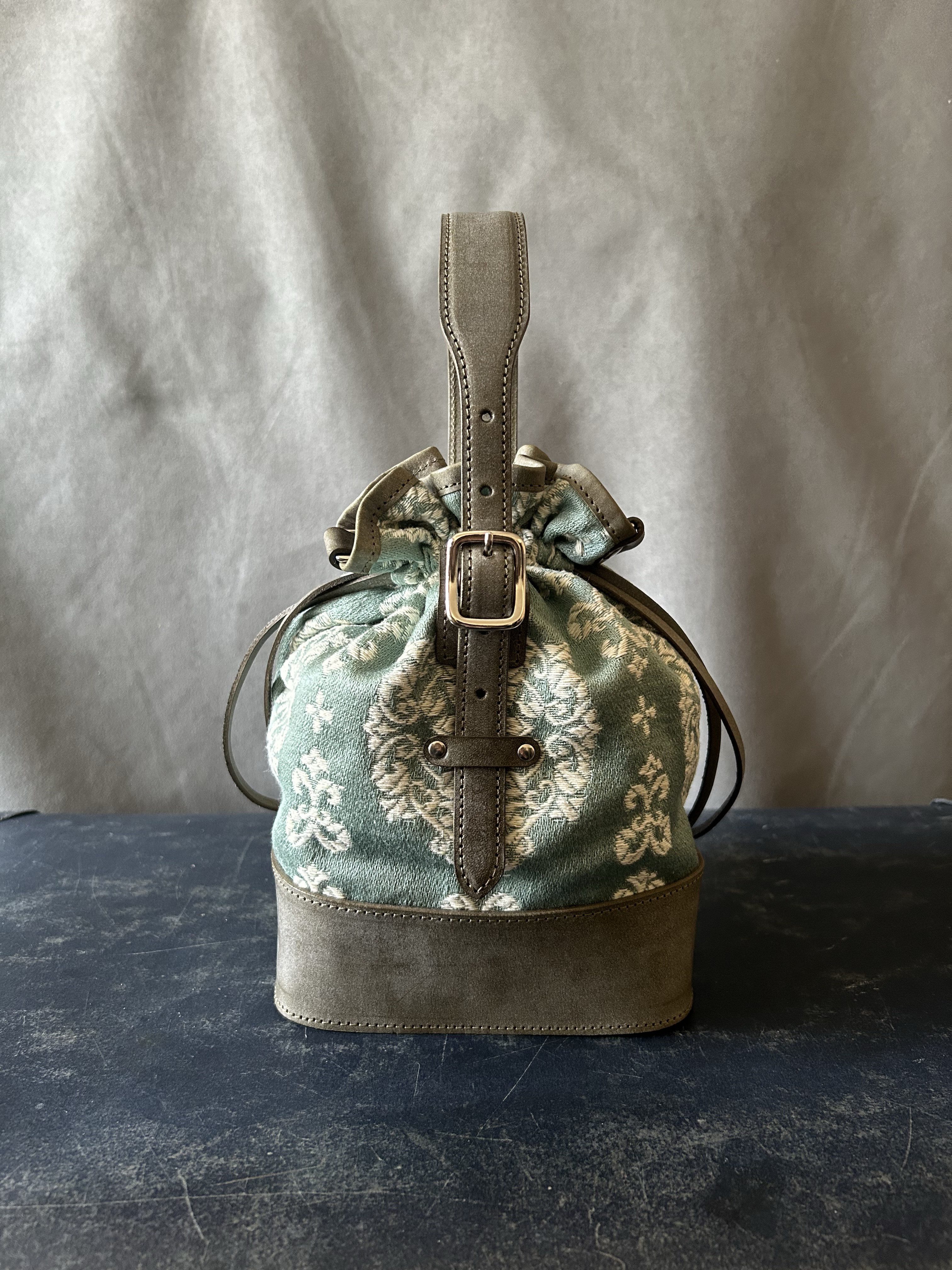 kinchaku bag （刺繍生地×ロロマレザー）