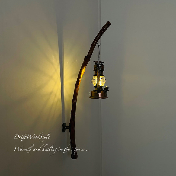 流木インテリア ランプや小物を飾れる天然流木の壁掛けスタンド ランタン 置物 北欧 照明 自然 N19 2枚目の画像