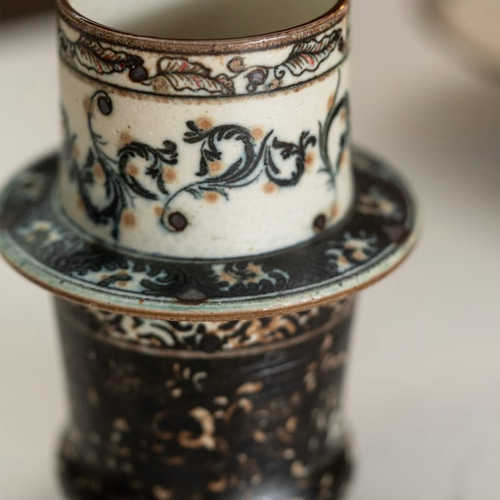 詩瓷集の新作・中国唐風青花磁器手作コーヒー器具「ケーキドリッパー