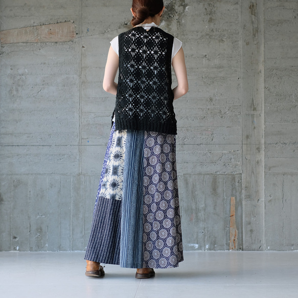 冬日→春日氣息，鏤空蕾絲點綴♡ 手工編織棉質鉤針背心（25s-04）黑色 ver.2 第7張的照片