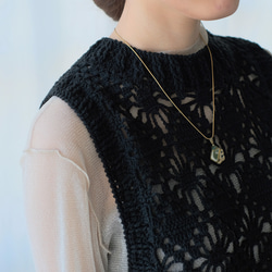 冬日→春日氣息，鏤空蕾絲點綴♡ 手工編織棉質鉤針背心（25s-04）黑色 ver.2 第16張的照片