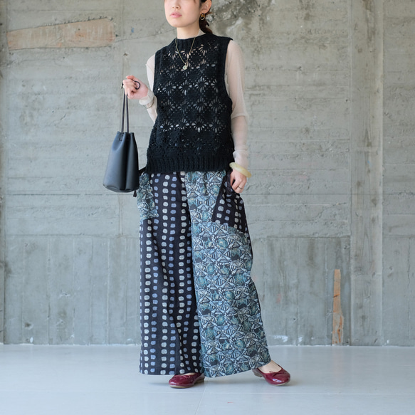 冬日→春日氣息，鏤空蕾絲點綴♡ 手工編織棉質鉤針背心（25s-04）黑色 ver.2 第12張的照片