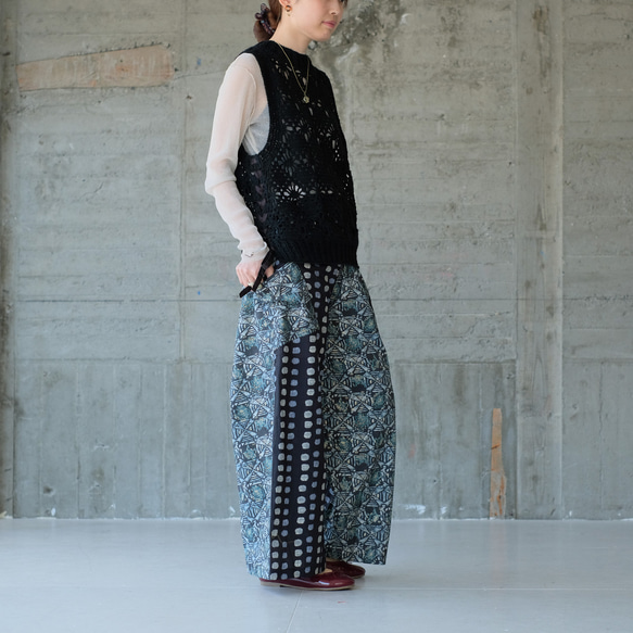 冬日→春日氣息，鏤空蕾絲點綴♡ 手工編織棉質鉤針背心（25s-04）黑色 ver.2 第14張的照片