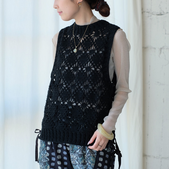 冬日→春日氣息，鏤空蕾絲點綴♡ 手工編織棉質鉤針背心（25s-04）黑色 ver.2 第1張的照片