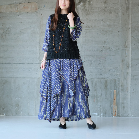 冬日→春日氣息，鏤空蕾絲點綴♡ 手工編織棉質鉤針背心（25s-04）黑色 ver.2 第11張的照片