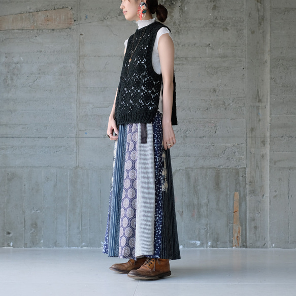 冬日→春日氣息，鏤空蕾絲點綴♡ 手工編織棉質鉤針背心（25s-04）黑色 ver.2 第6張的照片