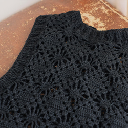 冬日→春日氣息，鏤空蕾絲點綴♡ 手工編織棉質鉤針背心（25s-04）黑色 ver.2 第19張的照片