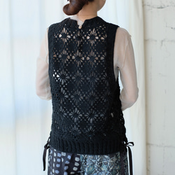 冬日→春日氣息，鏤空蕾絲點綴♡ 手工編織棉質鉤針背心（25s-04）黑色 ver.2 第3張的照片