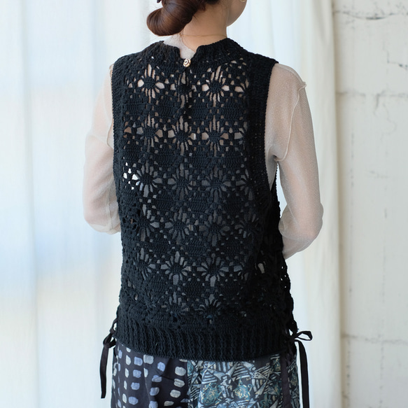 冬日→春日氣息，鏤空蕾絲點綴♡ 手工編織棉質鉤針背心（25s-04）黑色 ver.2 第3張的照片