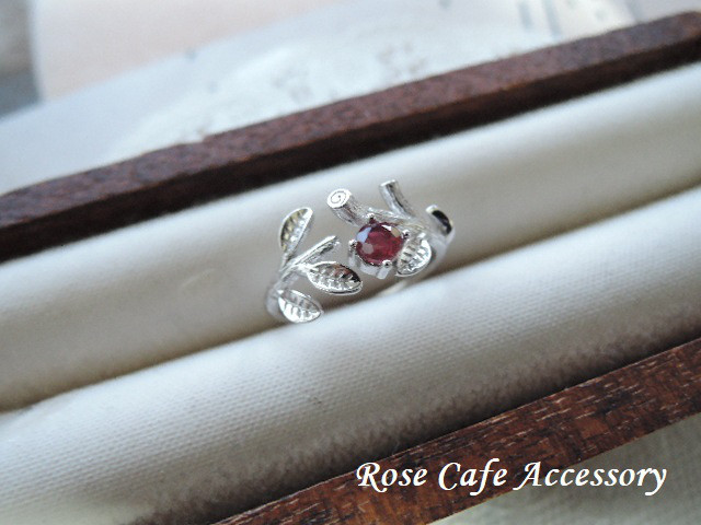（505）SV925製デザインリングツリーブランチリーフ✨フリーサイズ高品質宝石質ルビー4mm。・。・(^^♪