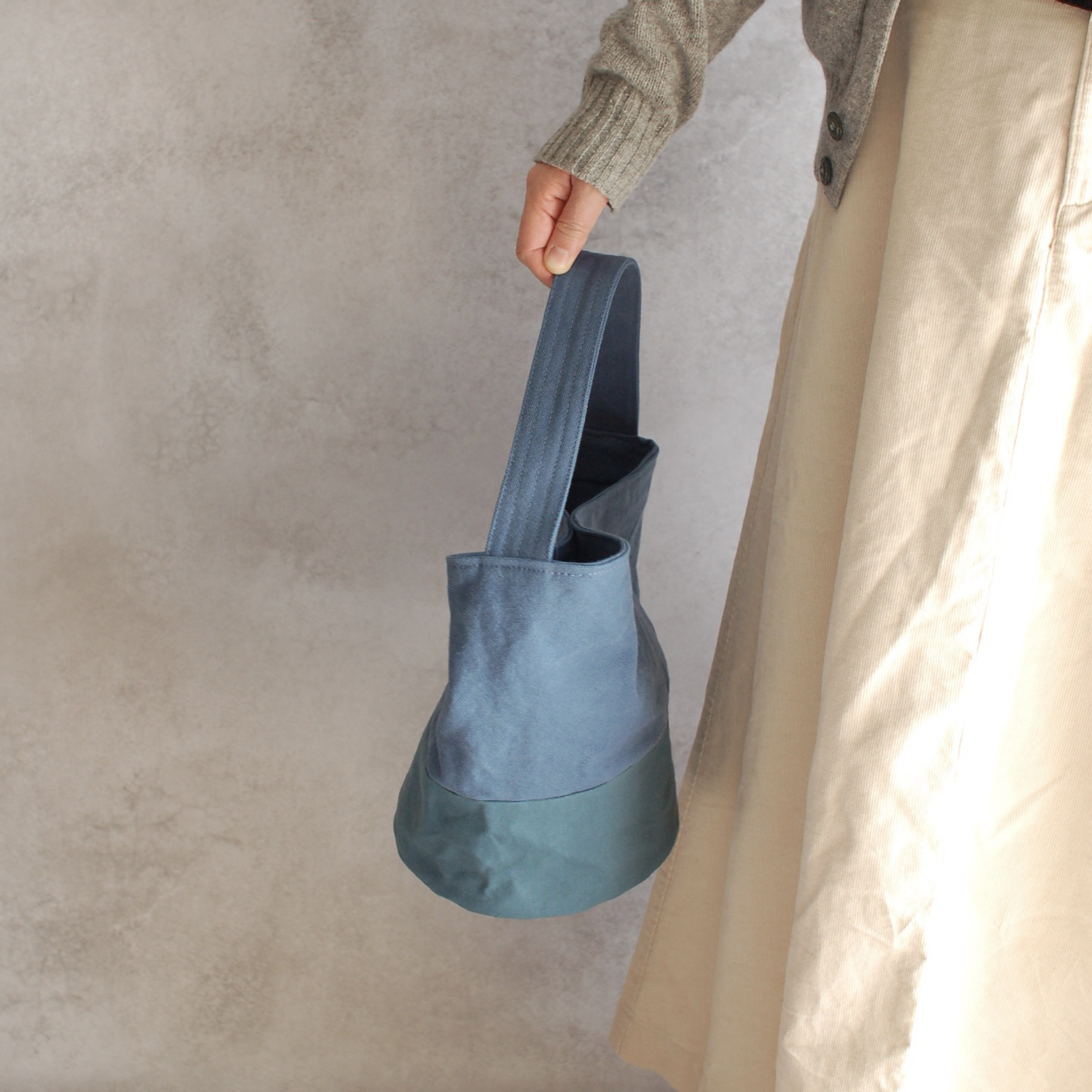 アイアンブルーのone_toneトートバッグ