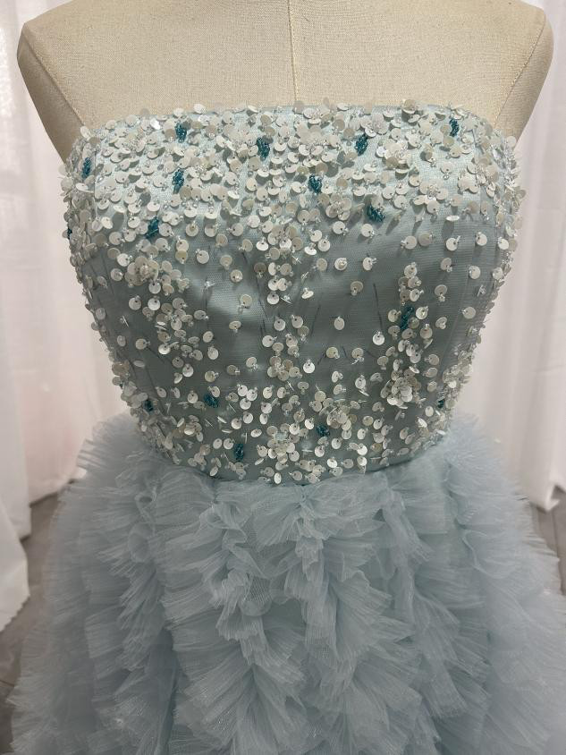 ブルーカラードレス 　もこもこチュール キラキラのハンドビーディング ふわふわ　ボリューム　前撮り　披露宴　二次会