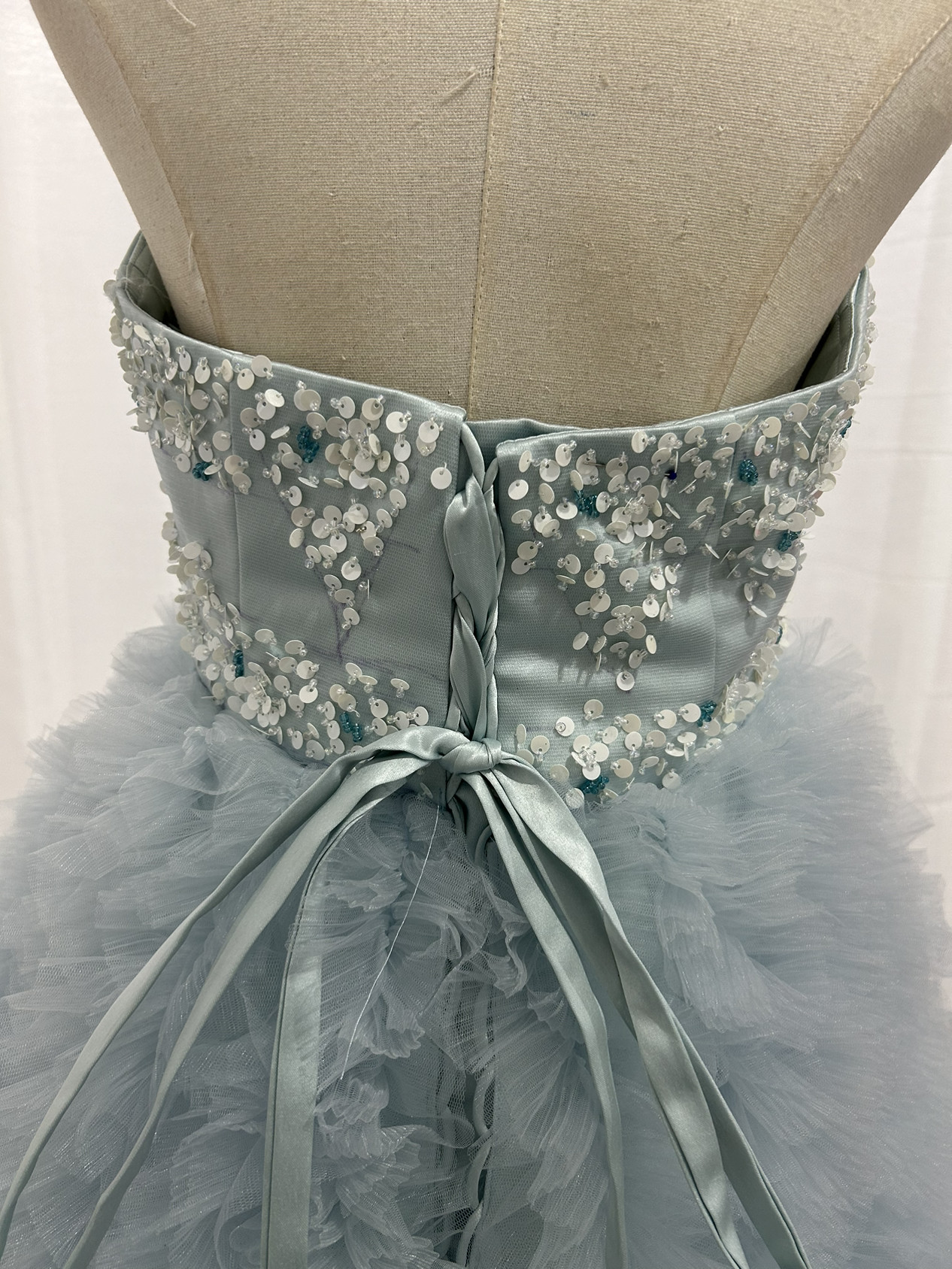 ブルーカラードレス 　もこもこチュール キラキラのハンドビーディング ふわふわ　ボリューム　前撮り　披露宴　二次会